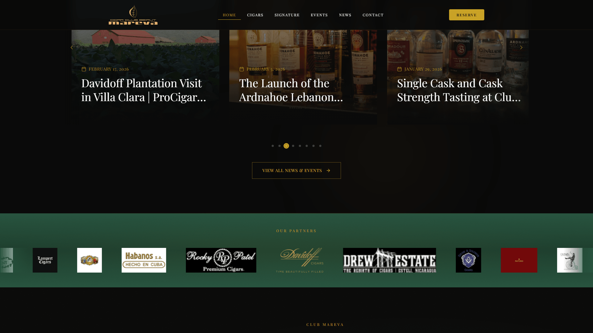 Club Mareva homepage with hero section